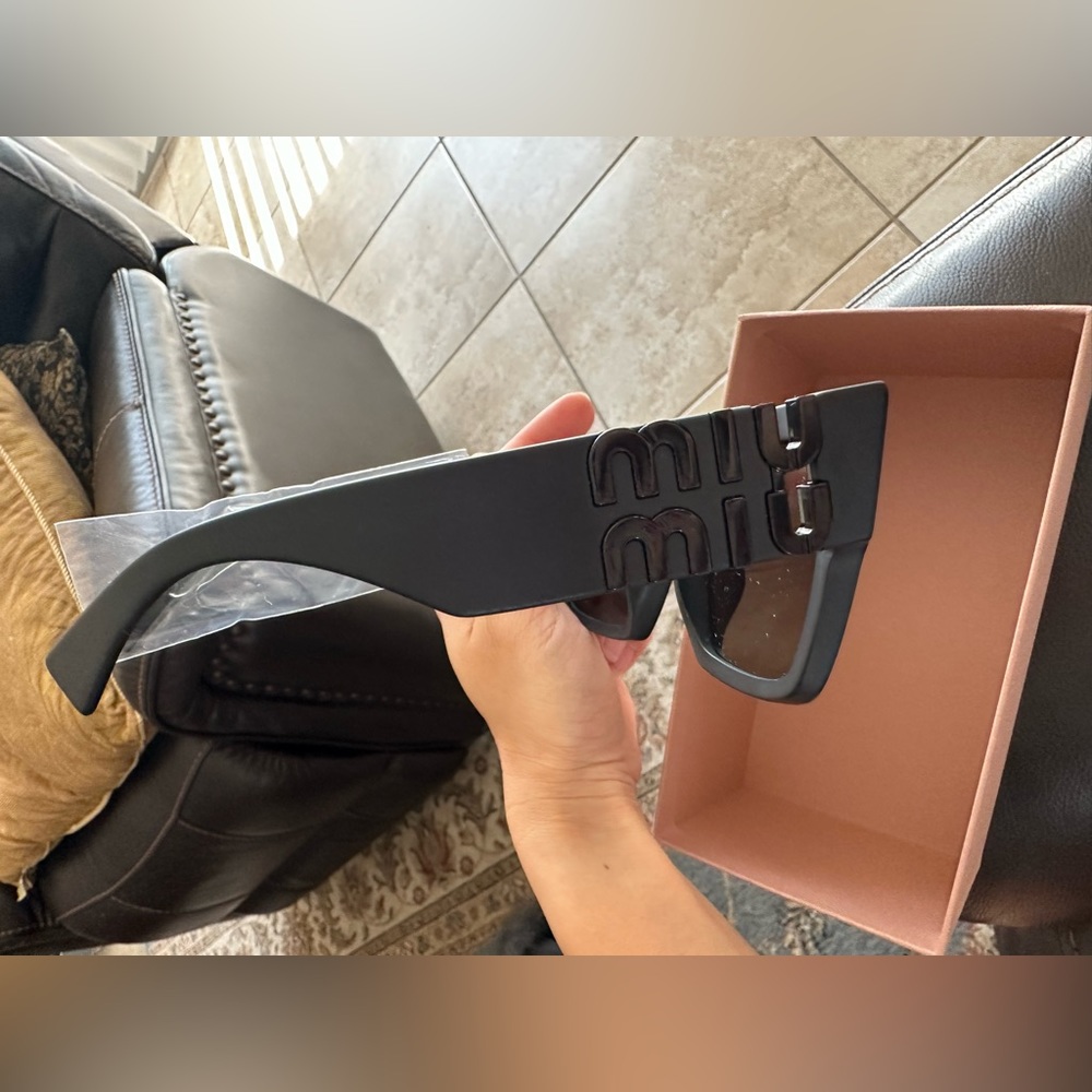 miu miu square sunglasses glimpse